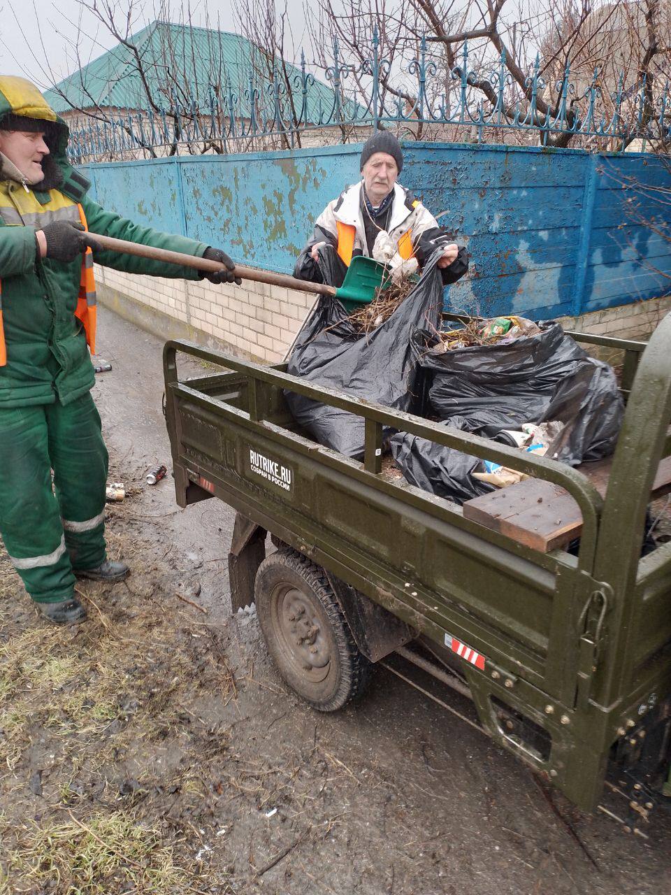 В Геническом округе продолжаются работы по благоустройству и санитарной очистке