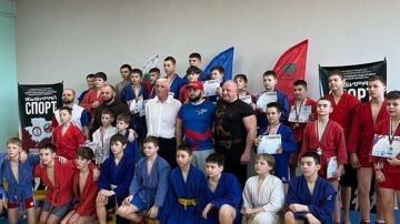 Самбисты из Генического округа завоевали семь медалей на турнире в Мелитополе