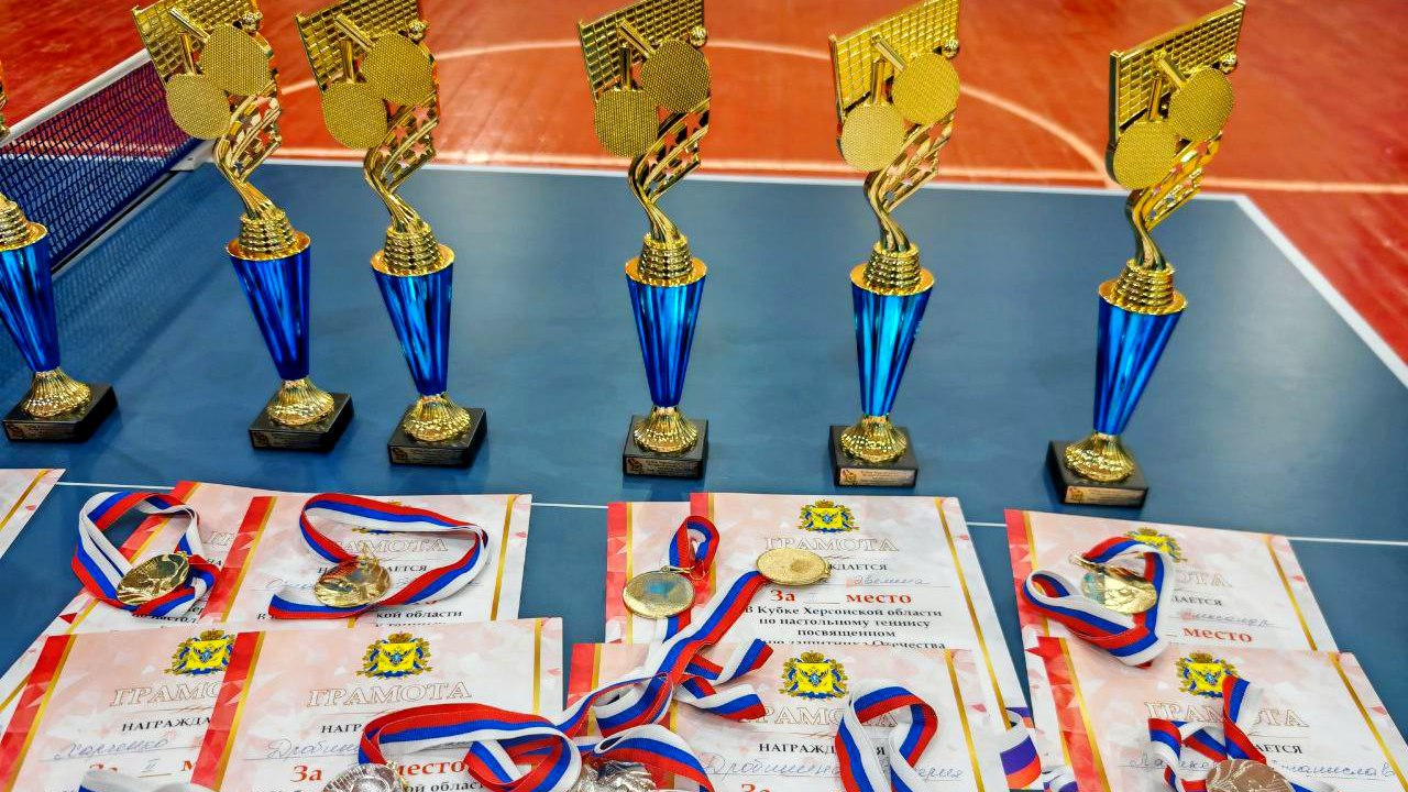 Кубок Херсонской области по настольному теннису: юные геничане обыграли взрослых