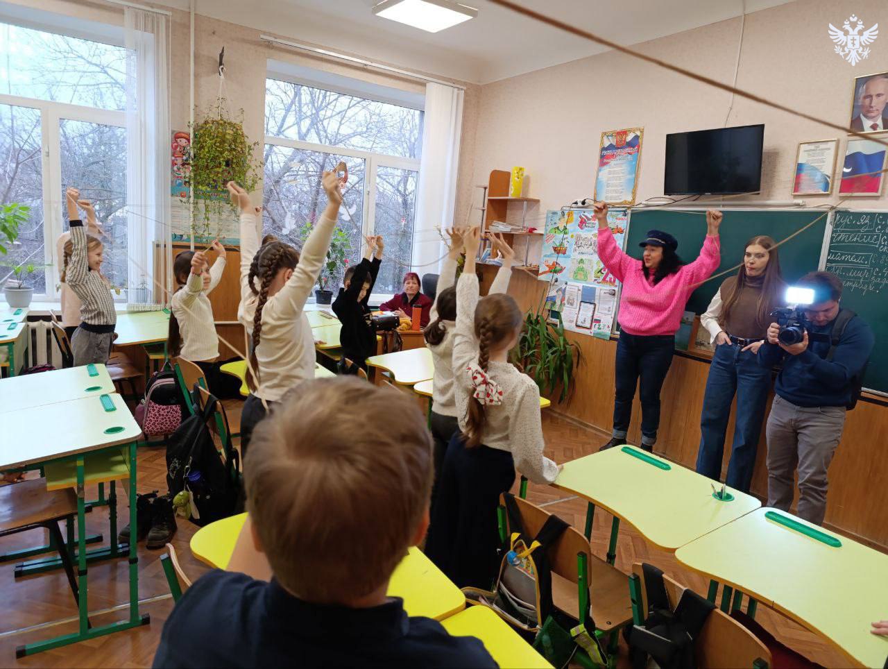 Движение Первых запустило в Херсонской области акцию «Паутинка добра»