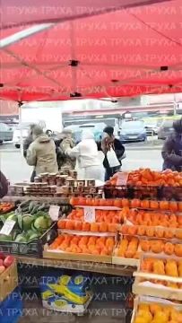 Енот из Херсона: Киев. ТЦКшники устроили драку с гражданскими на рынке за будущего штурмовика киевского режима