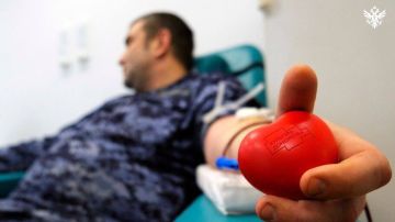 Более 20 росгвардейцев сдали свыше 10 литров крови в Херсонской области