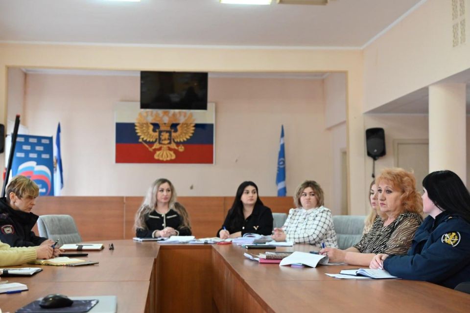 В администрации Скадовского МО прошло заседание Комиссии по делам несовершеннолетних и защите их прав