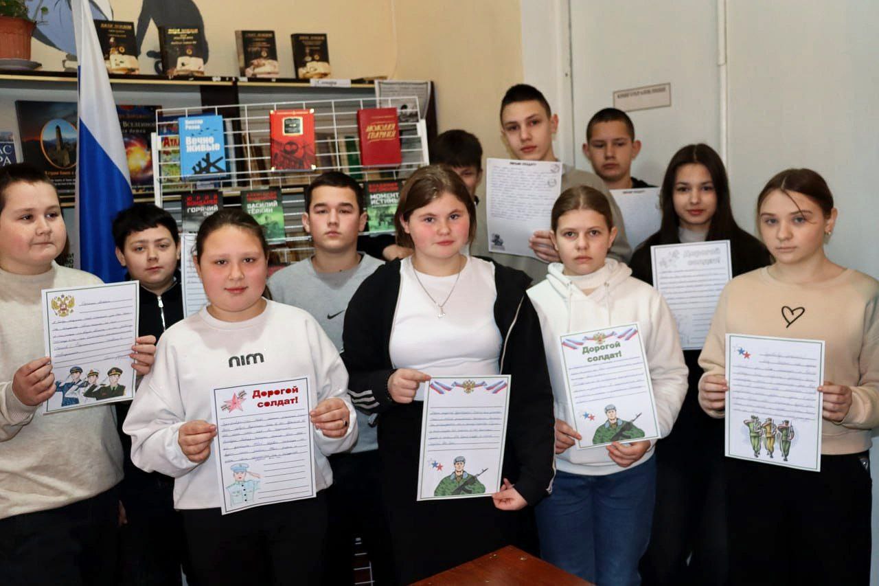 В Херсонской области школьники написали письма бойцам на передовую