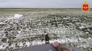 Минобороны России: Расчёт БПЛА «Supercam S350» Ивановских десантников обнаружил вражеский пункт управления БПЛА на правобережье Днепра в Херсонской области