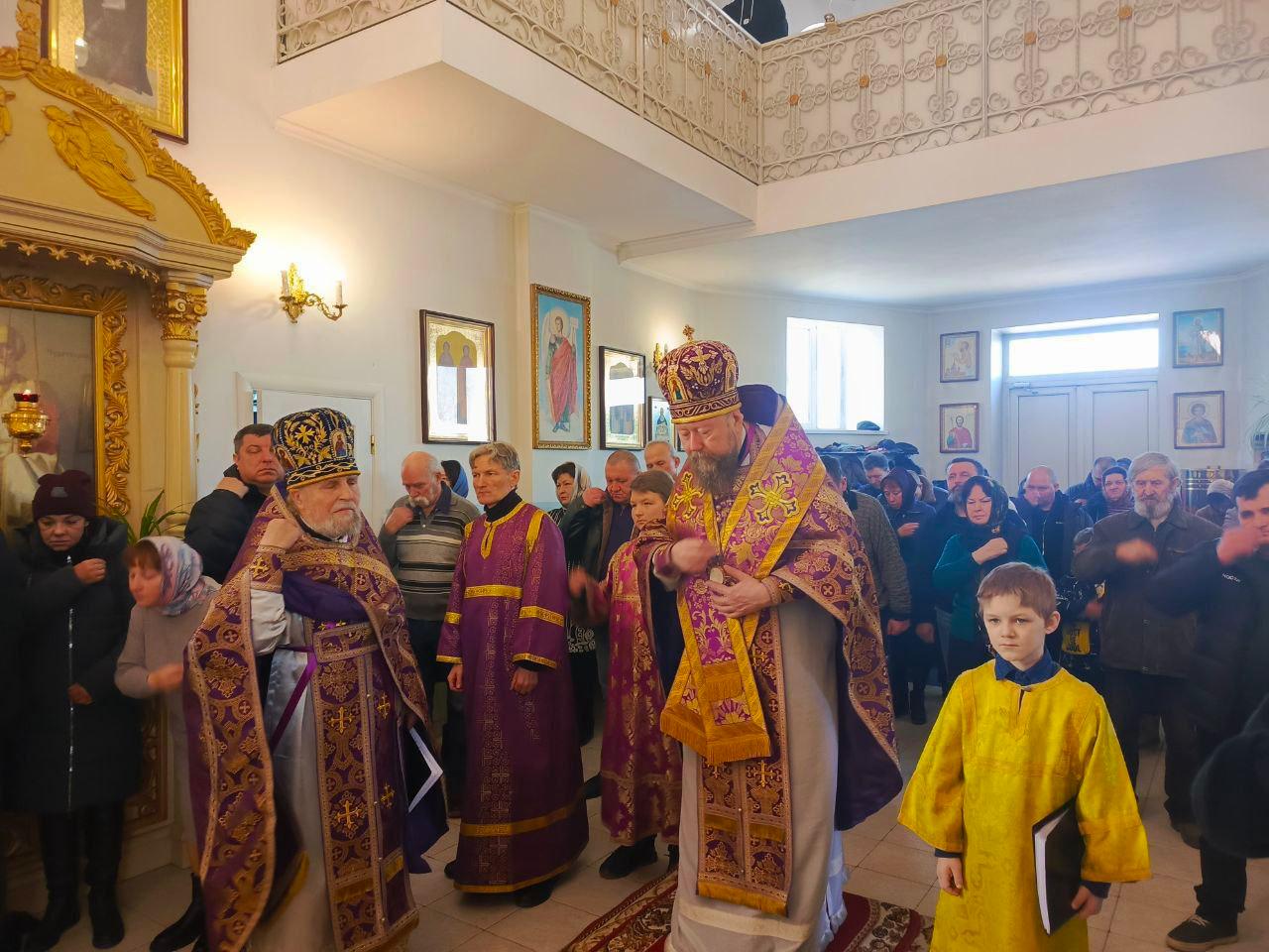 В первое воскресенье Великого поста епископ Скадовский и Алешкинский Филарет провел Литургию и Чин Торжества Православия в Свято-Сергиевском храме Скадовска