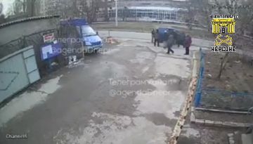 В Днепре украинцы кричат "помогите", когда видят своих "военных"