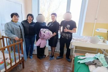 В Геническе новорожденному отказнику нашли новую семью прямо в роддоме