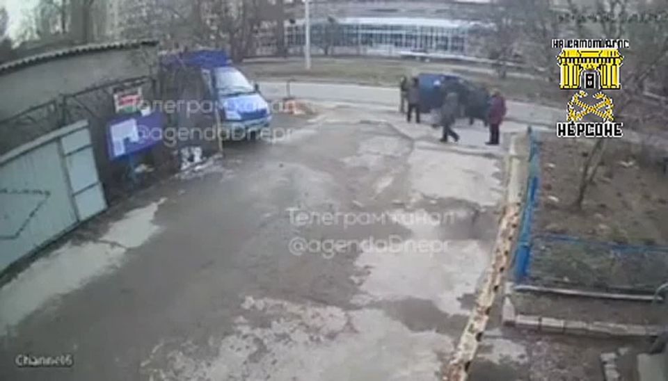 В Днепре украинцы кричат "помогите", когда видят своих "военных"