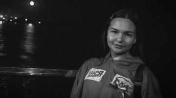 В Скадовске почтили память молодой учительницы, погибшей при ударе ВСУ