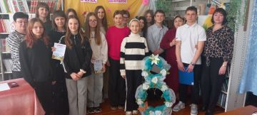 В преддверии Международного женского дня 8 марта в ГБОУ ХО «Верхнесерогозская школа Нижнесерогозского района» была организована и проведена конкурсно-развлекательная игра «А ну-ка, девушки!» для учащихся 6-8 классов