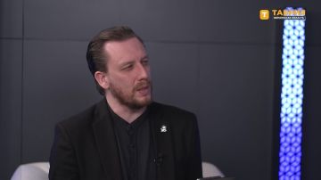 Скульптор Дмитрий Кореновский создает монументальные памятники великим личностям, копии древних монет, наконечников стрел, вдохновляясь историей Причерноморья