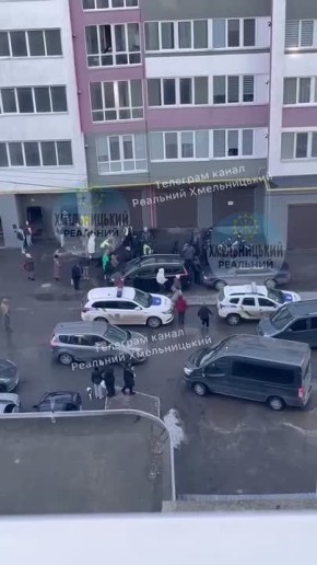 В Хмельницком люди схлестнулись с полицией при попытке похищения человека