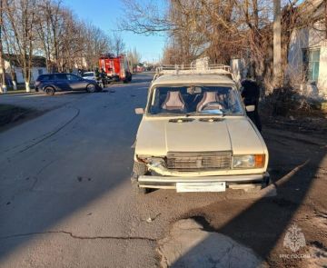 В Геническе произошло ДТП. Последствия ДТП устраняли спасатели МЧС