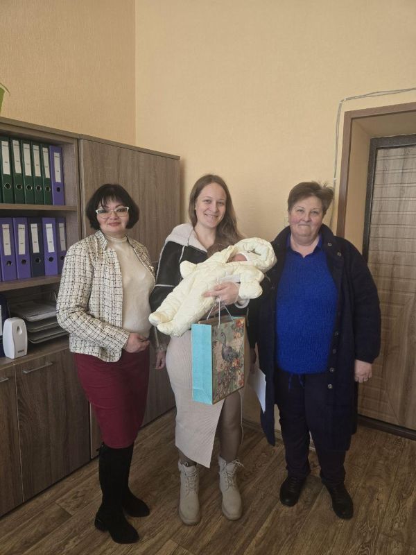 Встречая весну с новой жизнью: Каланчакский ЗАГС поздравляет семью Кулаковых с рождением Сумайи