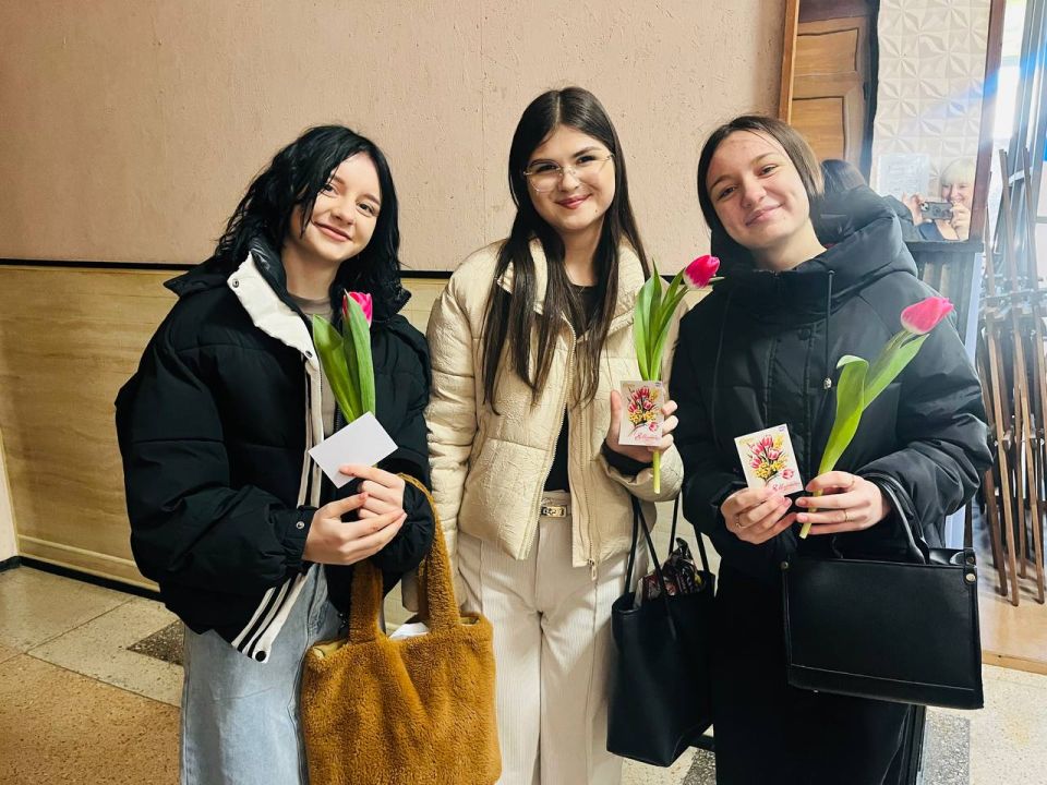 В преддверии Международного женского дня, в рамках просветительского проекта "Киносреда" на базе уютного кинотеатра "Россия", для студенток Генического медицинского колледжа был организован специальный показ культового...