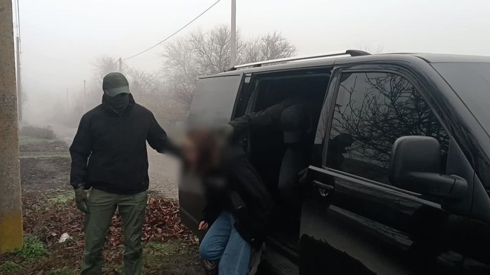 ФСБ России пресечена противоправная деятельность 18-летней жительницы ДНР, подозреваемой в государственной измене