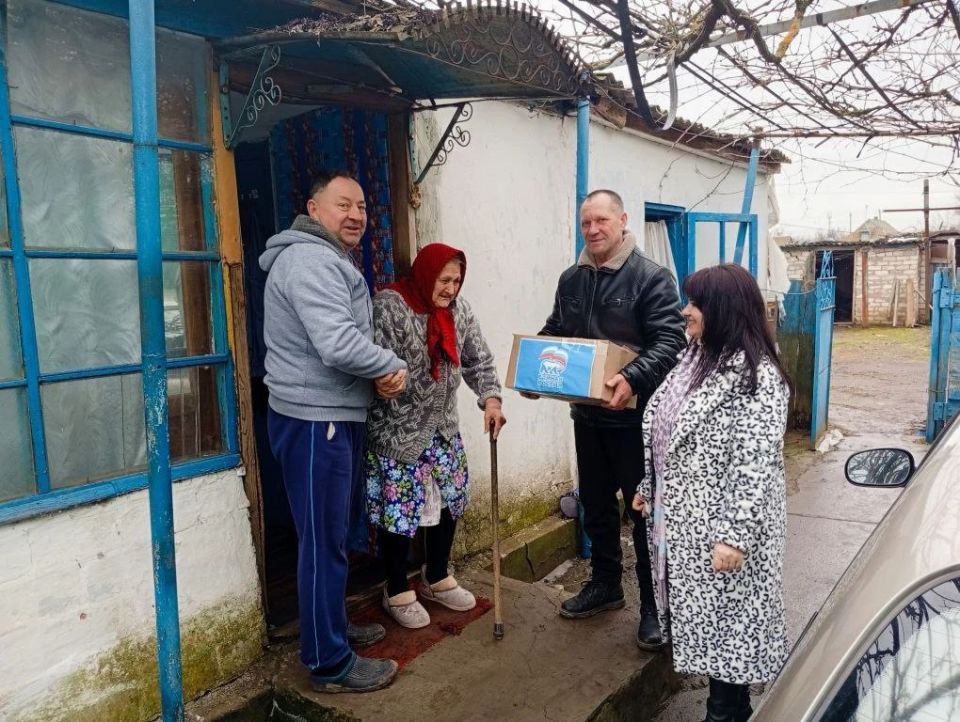 Депутат Каховского местного совета от Единой России оказала гуманитарную помощь жителям села Семеновка