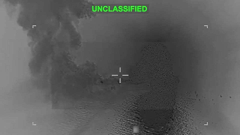 Американские войска нанесли удар по иранскому кораблю-носителю ударных беспилотников, сообщило Центральное командование ВС США на Ближнем Востоке (CENTCOM)