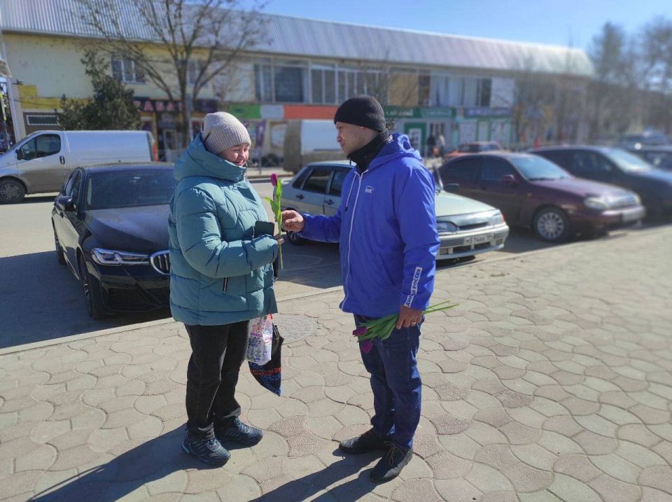 Жительниц Каланчакского округа поздравили с наступающим Международным женским днем