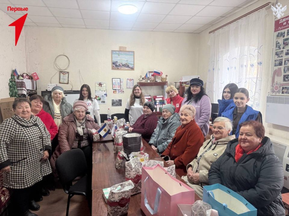 Активисты Движения Первых поздравили с 8 Марта представительниц Союза ветеранов Геническа