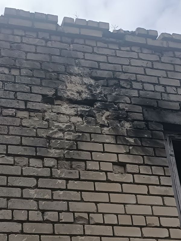 В Малокаховке ВСУ ударили второй раз по зданию коммунального сервиса