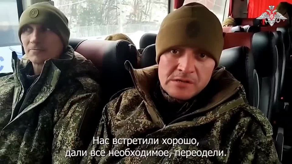 Вернувшиеся после обмена российские военнослужащие поздравили жен и матерей с 8 Марта