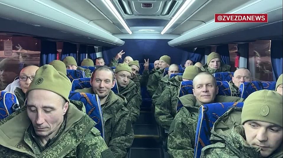 Два самолета с освобожденными из плена российскими военнослужащими вчера вечером приземлились в Подмосковье