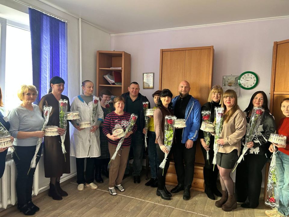 Единая Россия поздравила женщин Чаплинской центральной больницы
