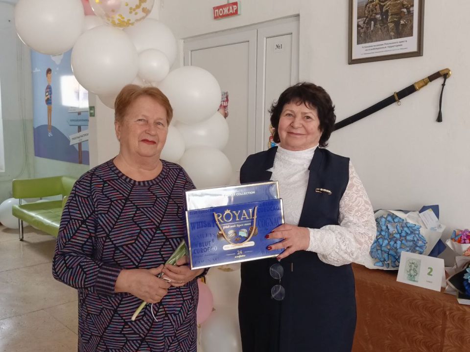 В рамках акции «Единой России» Любовь Гуслякова поздравила ветерана педагогического труда Татьяну Колесникову
