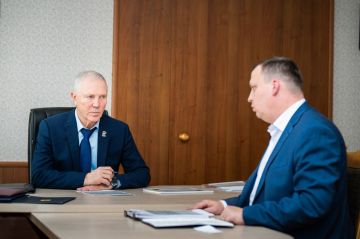 Губернатор Владимир Сальдо провел встречу с и.о. министра образования региона Алексеем Григорьевым