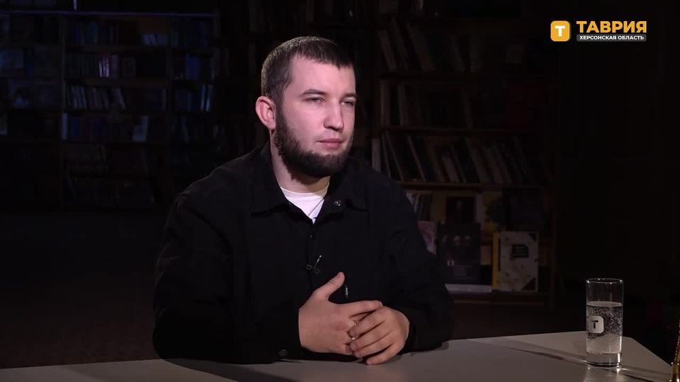 Позитивные молодежные организации появились на Херсонщине только с приходом России, заявил помощник ректора ХГПУ