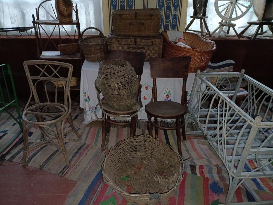 Предметы лозоплетения в Горностаевском музее народного творчества и быта