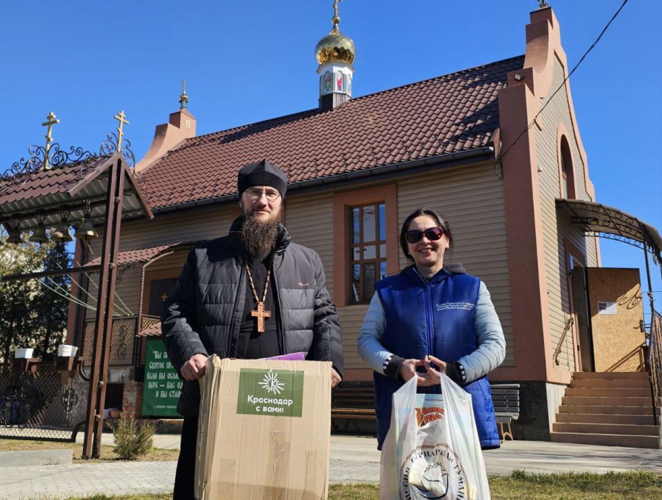 Представители Скадовской епархии и волонтеры Патриаршей гуманитарной миссии посетили детское отделение Скадовской районной больницы