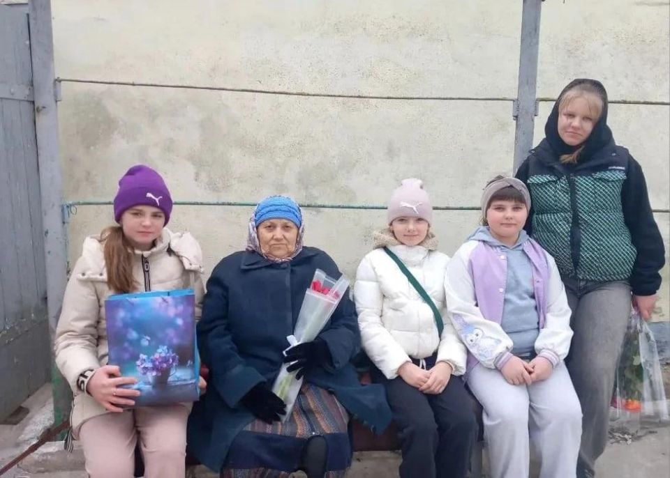 Тёплые поздравления от школьников Приморска Скадовского округа в День 8 Марта