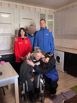 Память и уважение!. Сегодня активисты "Волонтёры Победы" и активисты Молодой гвардии Единой России имели честь поздравить с Международным женским днём Борисову Елену Алексеевну — блокадницу Ленинграда и ветерана! В этот...