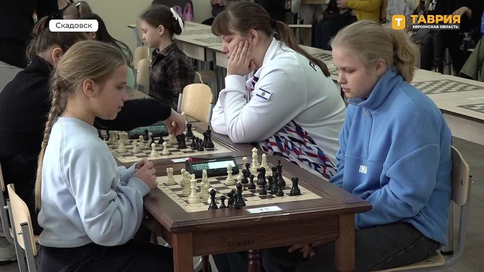 Международный женский день в Скадовске отметили волейбольным и шахматным турнирами