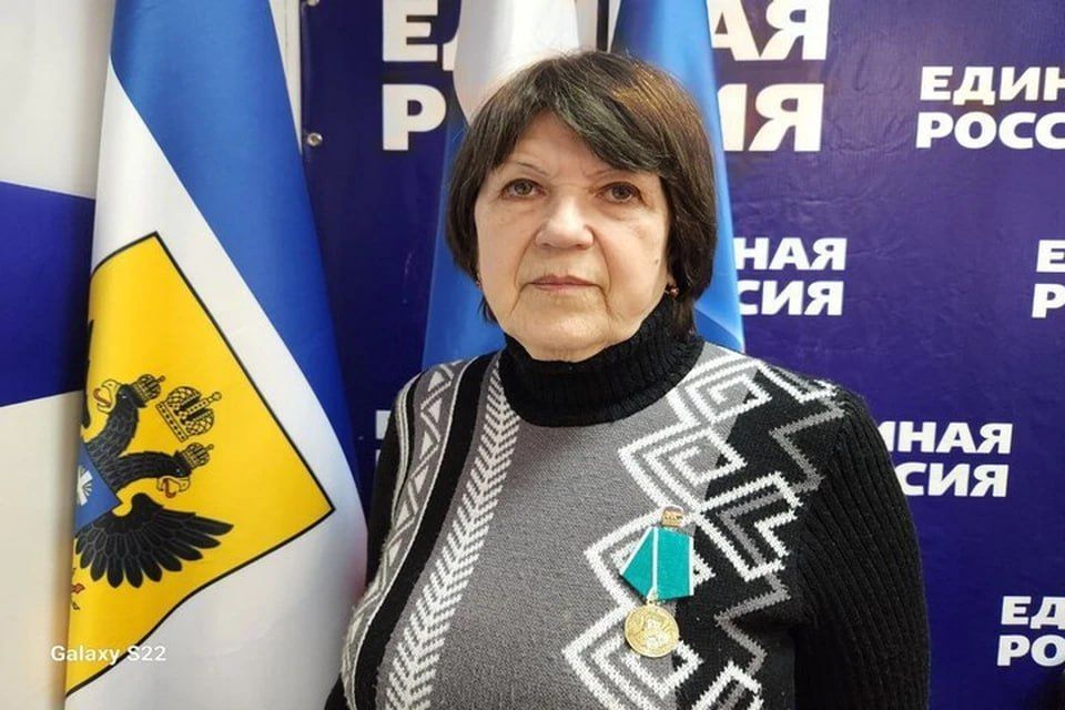 Херсонский волонтер получила медаль от воинской части