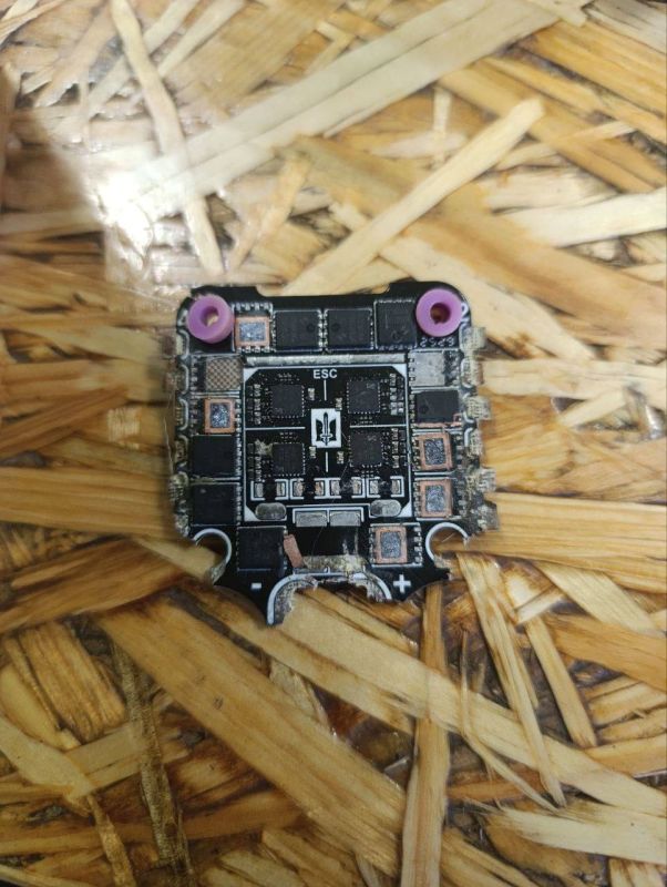 Глава Каховского округа рассказал подробности трагедии в селе Коробки, где сегодня в 5.50, из-за сброса с БпЛА , погиб мужчина и пострадала женщина