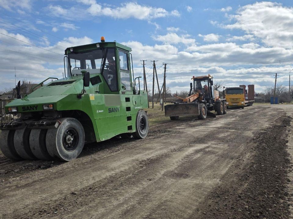 Чаплинский ДЭУ ГБУ «Херсон Автодор» начал ремонт гравийных дорог
