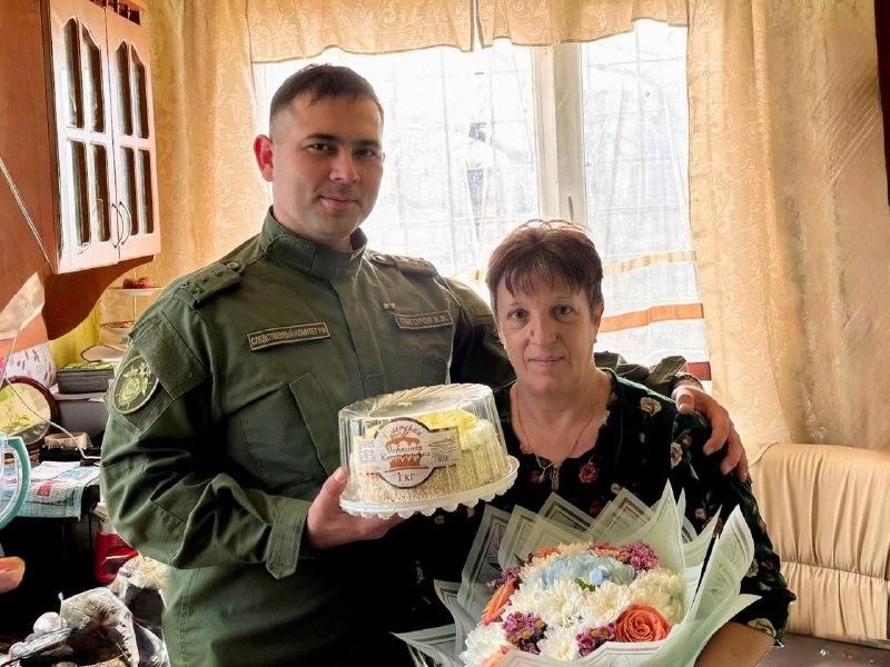 Сотрудники следственного отдела поздравили с Международным женским днем многодетную мать