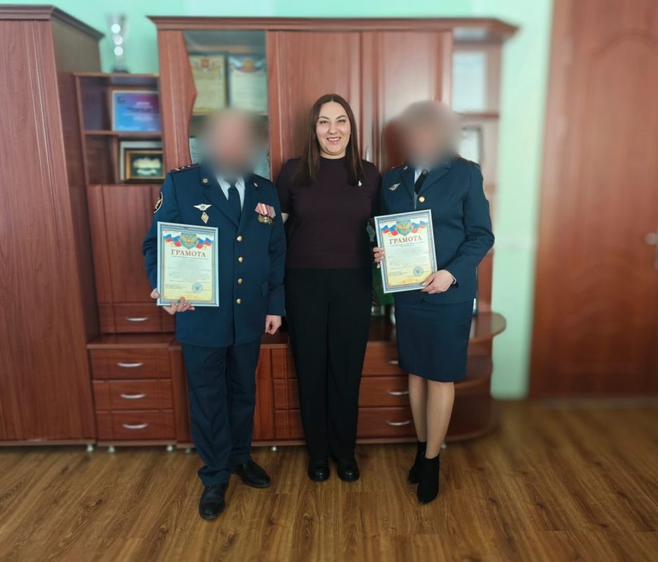 Евгения Кузьменко: Поздравила сотрудников филиала по Новотроицкому району ФКУ УИИ УФСИН России по Херсонской области с профессиональным праздником и вручила им грамоты за профессионализм и бдительность, которые они проявляют...