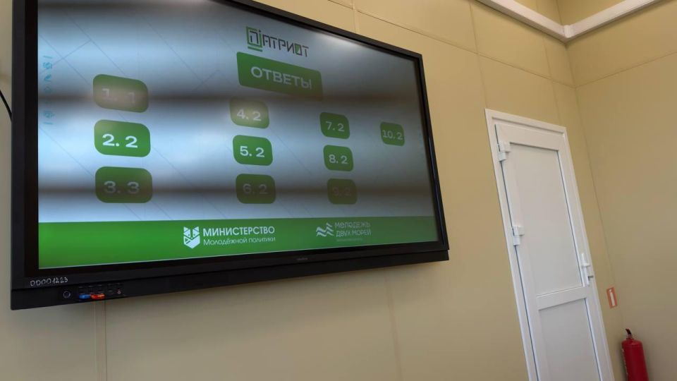 Грантовые истории: в Азовской школе прошёл интеллектуальный квиз