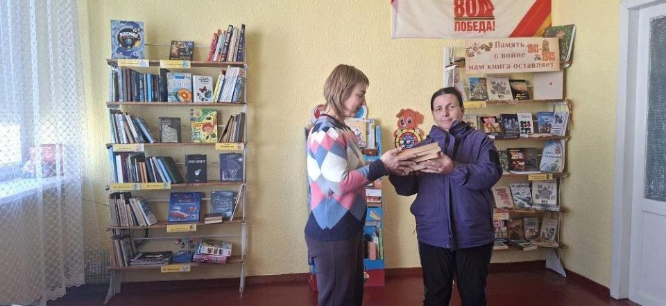 Акция «Подари книгу библиотеке» в селе Приморском Скадовского округа