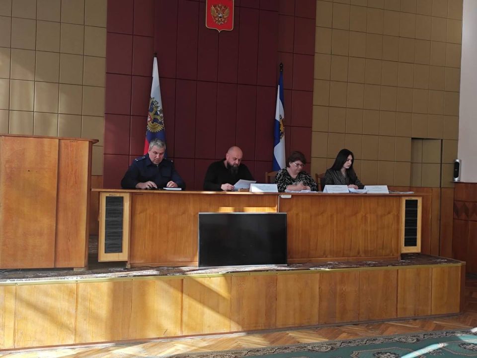 В Новотроицком округе прошло заседание комиссии по делам несовершеннолетних