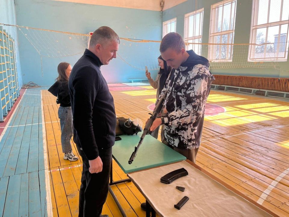 В Чаплинке студенты осваивали начальную военную подготовку