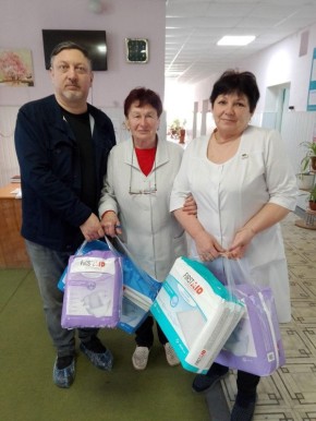 Рязанцы привезли гумпомощь в отделение паллиативной помощи Верхнерогачикской ЦРБ