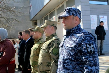 Росгвардейцы приняли участие в открытии мурала «Родина-мать зовет» в Херсонской области