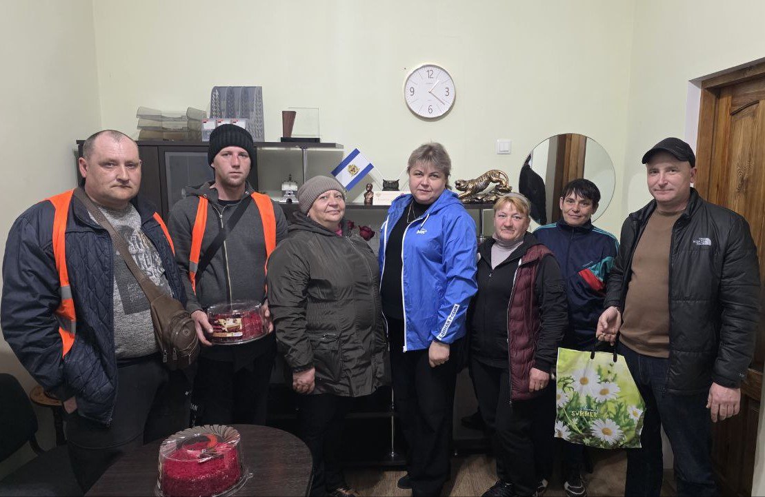 В честь профессионального праздника – Дня работников бытового обслуживания населения и жилищно-коммунального хозяйства – глава Великолепетихского округа, секретарь местного отделения "Единая Россия" Ольга Барановская...