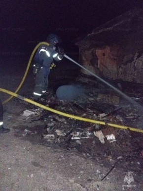 Спасатели МЧС ликвидировали пожар в Голопристанском округе